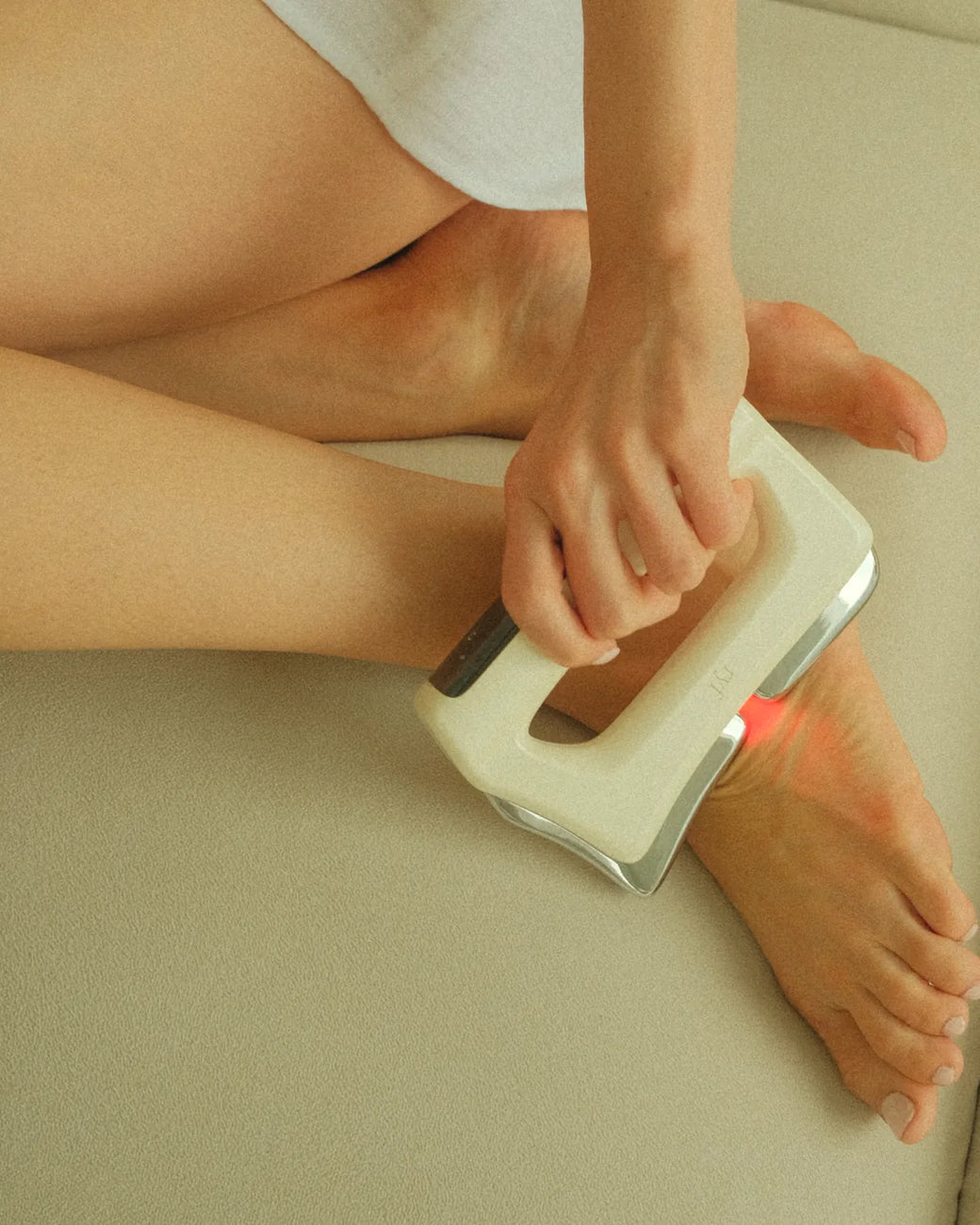 FasciaWave's edge glowing red on the top of the foot
